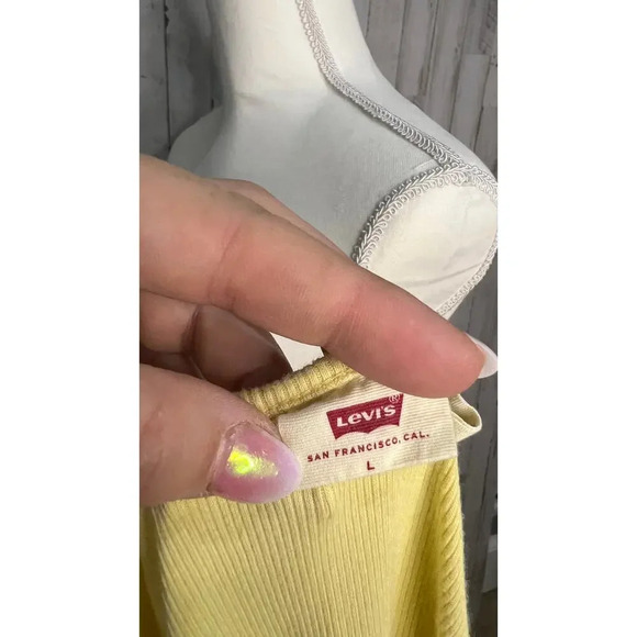 Levi's Women's Size Large Perfect Tee Lemon Yellow Short Sleeve Crewneck Shirt - Picture 3 of 6